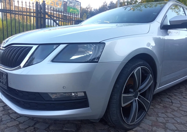 Skoda Octavia cena 48000 przebieg: 200000, rok produkcji 2018 z Woźniki małe 781